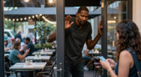 6-foot-11 Kevin Durant tries hiding from paparazzi while on date with mystery woman