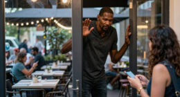 6-foot-11 Kevin Durant tries hiding from paparazzi while on date with mystery woman